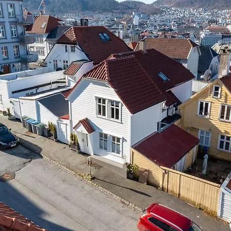 Dinbnb I Skansen Funhouse! Gym, Outdoor-area & Location!