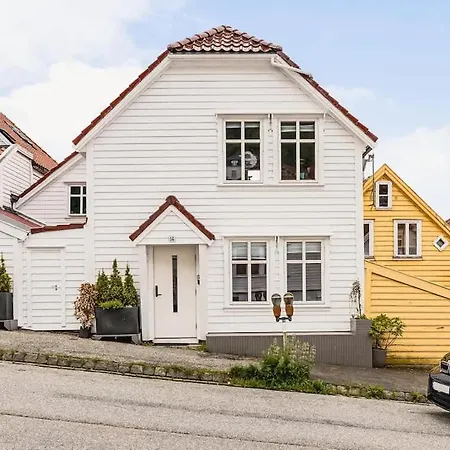 Dinbnb I Skansen Funhouse! Gym, Outdoor-area & Location! Holiday home Bergen
